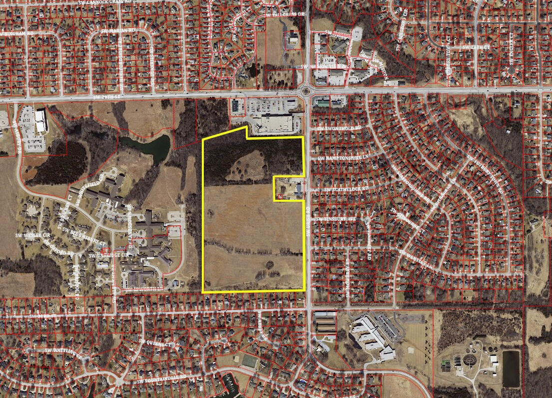 3000-3300 SW Urish Rd, Topeka, KS à vendre Photo du bâtiment- Image 1 de 3