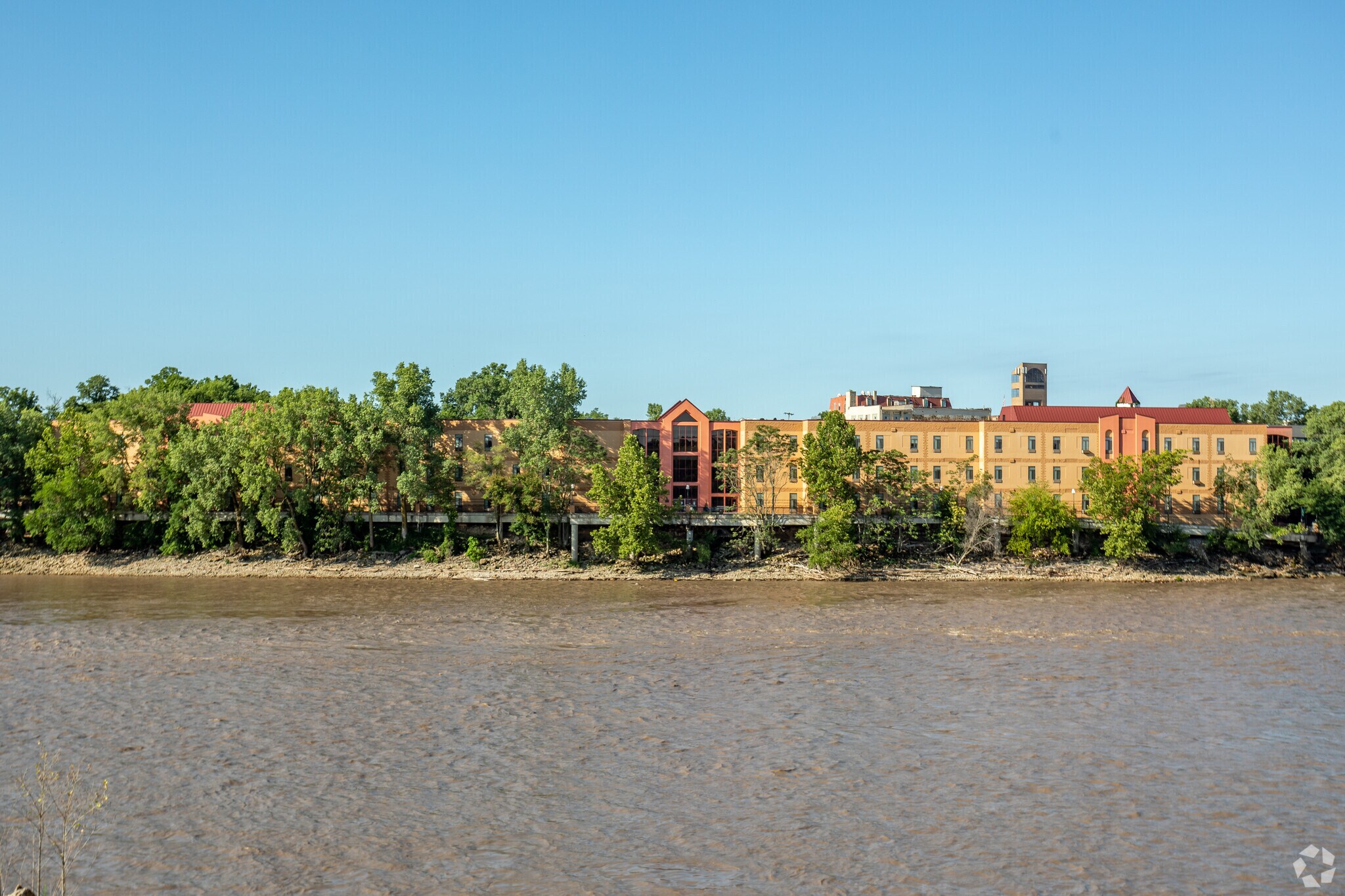 1 Riverfront Plz, Lawrence, KS à vendre Photo du bâtiment- Image 1 de 4