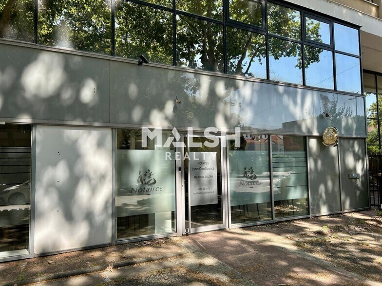 Office in Lyon for lease - Building Photo - Image 1 of 8