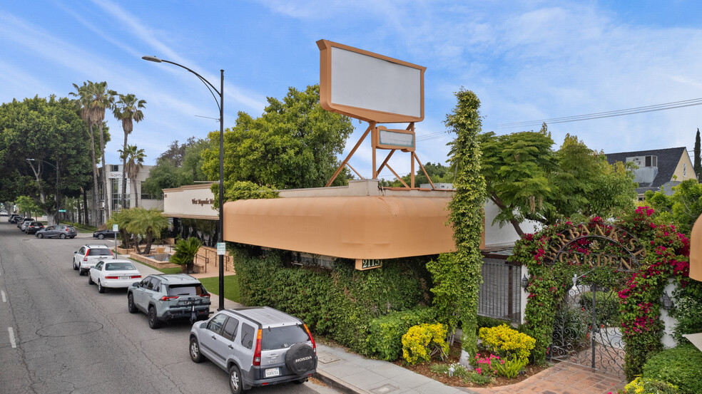 2115 W Magnolia Blvd, Burbank, CA for sale - Building Photo - Image 1 of 1