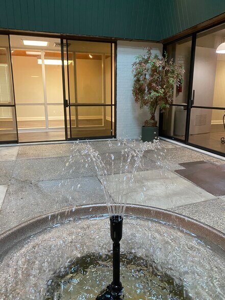 9400 Village Green Dr, Shreveport, LA à louer - Photo du bâtiment - Image 3 de 45