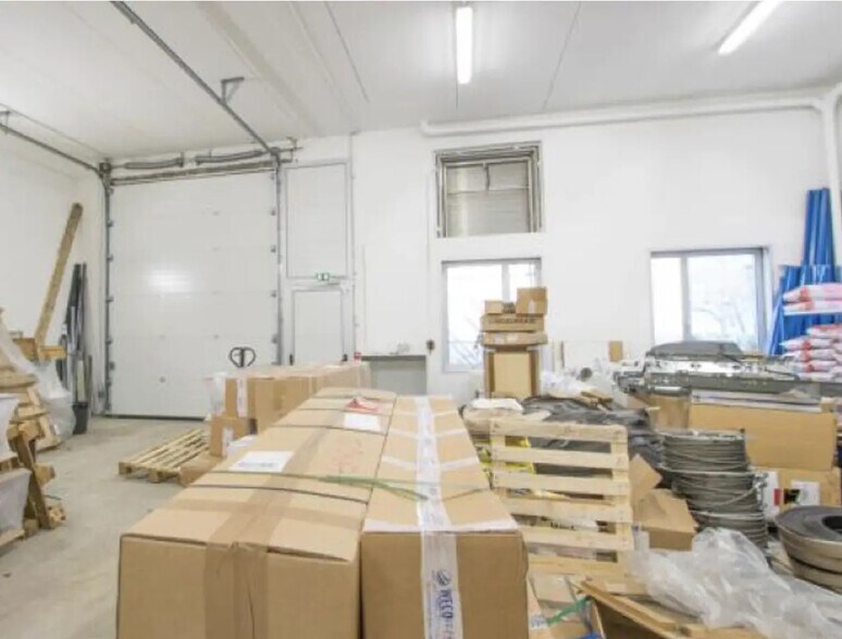 Flex in Gennevilliers for lease - Interior Photo - Image 3 of 3