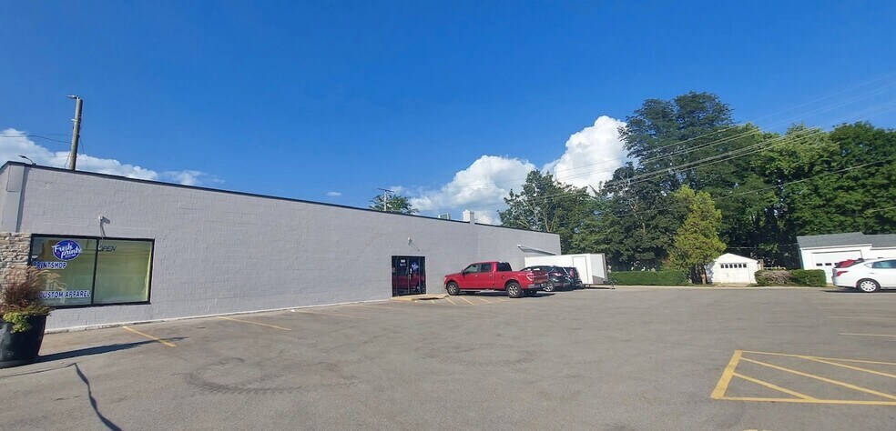 5545 N 2nd St, Loves Park, IL à louer - Photo du bâtiment - Image 3 de 7