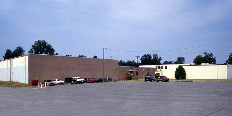 227 Atando Ave, Charlotte, NC à vendre - Photo du bâtiment - Image 2 de 5