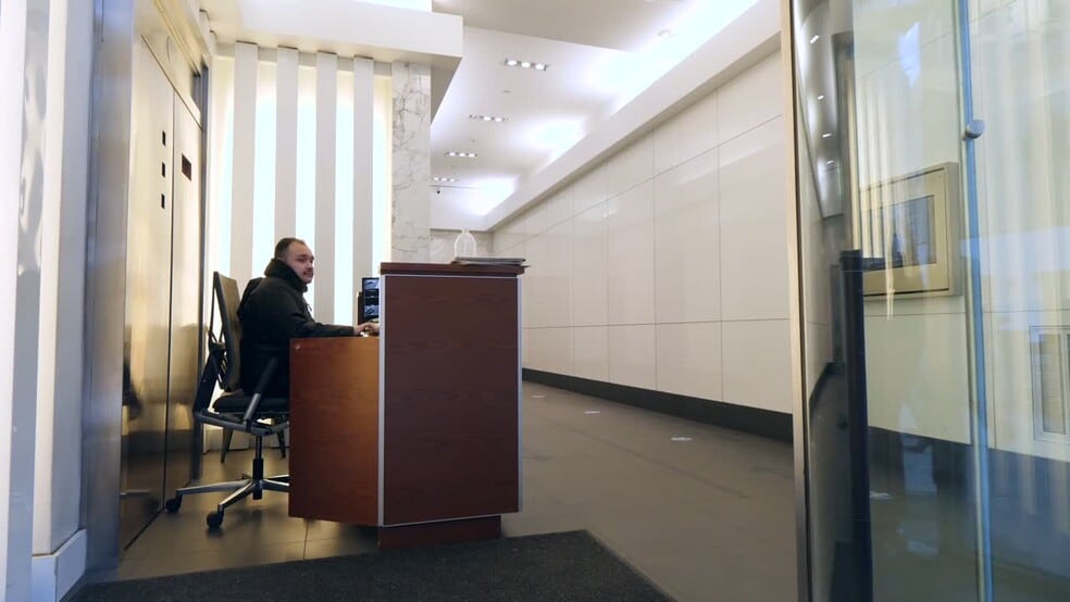 31 W 34th St, New York, NY for lease - Commercial Listing Video - Image 2 of 11