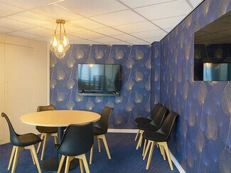Plus de détails pour 4 Rue D'Orleans, Saint-Cloud - Bureau à louer