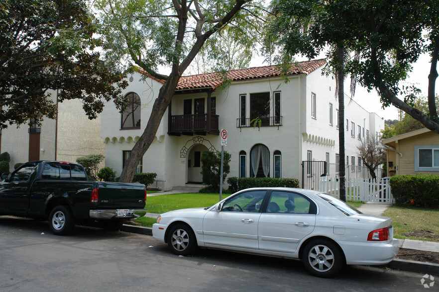 216 E Windsor Rd, Glendale, CA for sale - Building Photo - Image 1 of 1