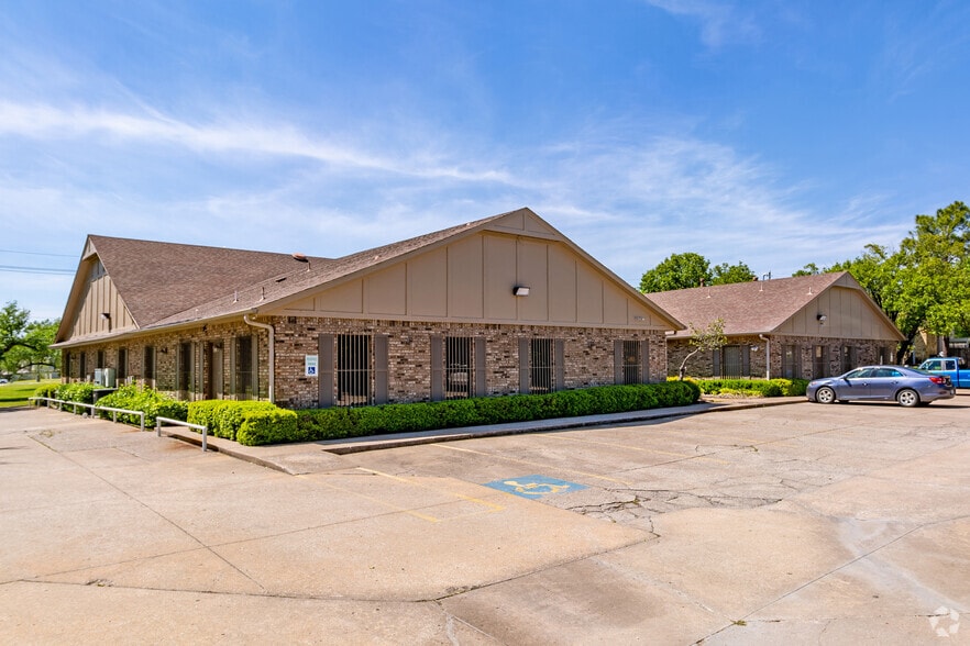 4835 S Fulton Ave, Tulsa, OK à louer - Photo du bâtiment - Image 2 de 44
