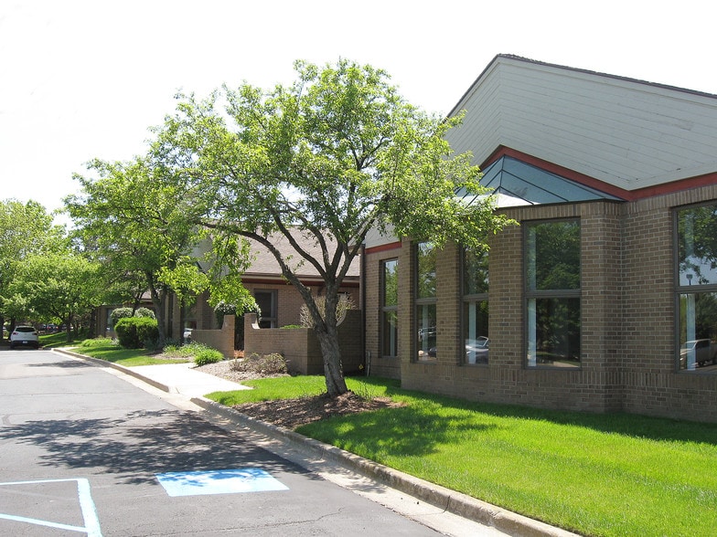 2163 University Park Dr, Okemos, MI à louer - Photo principale - Image 1 de 1