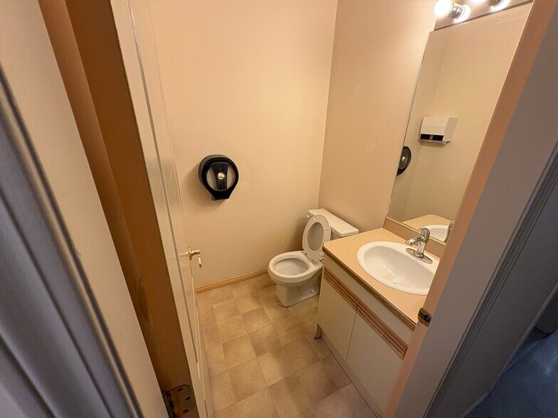 22722 Lougheed Hwy, Maple Ridge, BC à vendre - Photo intérieure - Image 3 de 12
