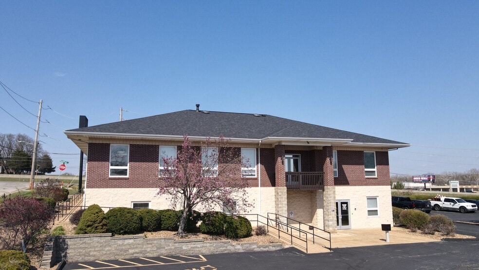 190 Spring Dr, Saint Charles, MO à louer - Photo du bâtiment - Image 2 de 10