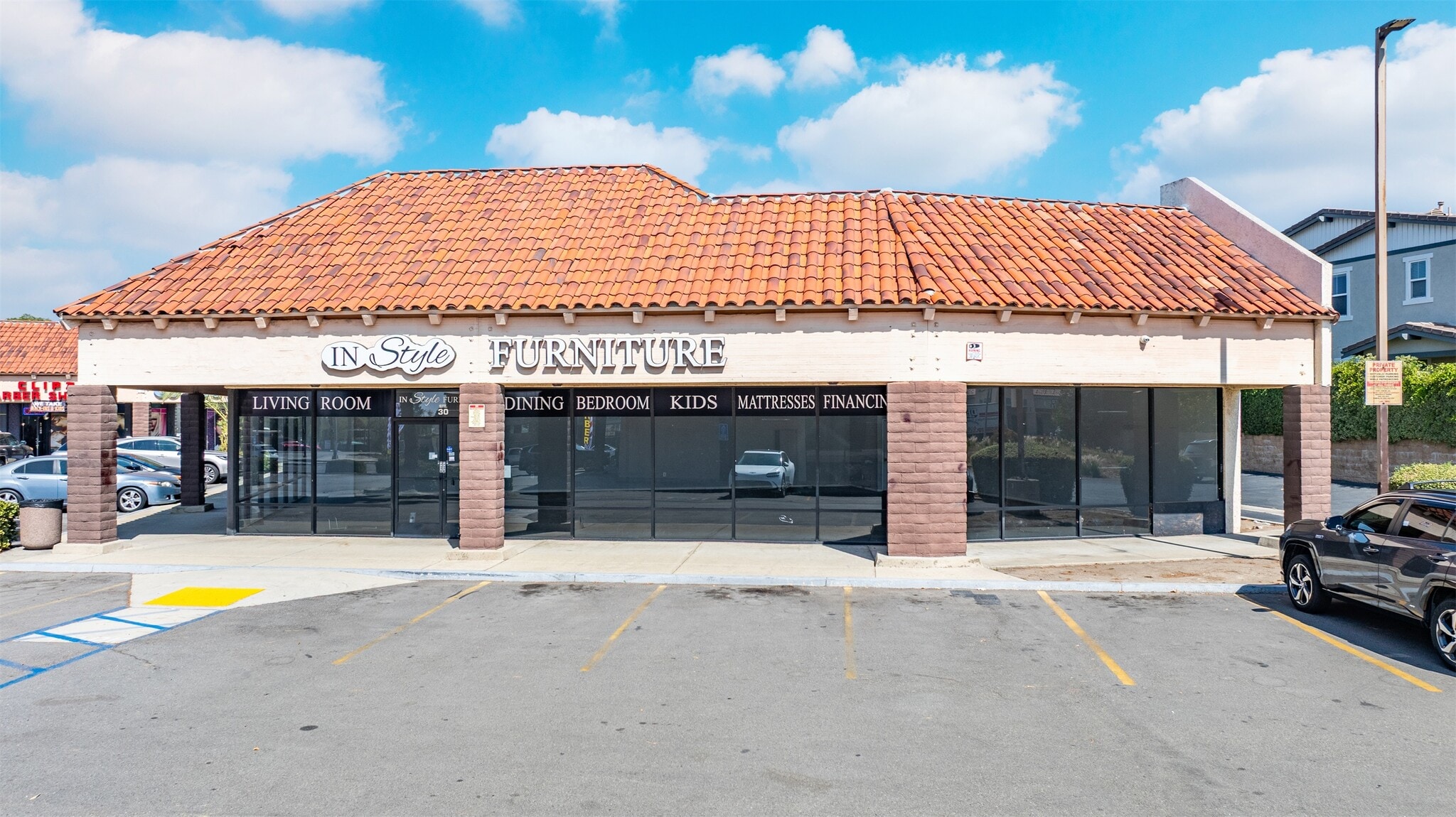 101 E Foothill Blvd, Pomona, CA à louer Photo intérieure- Image 1 de 8