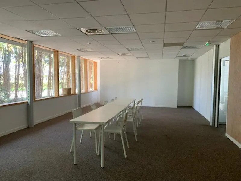 Office in Avignon for lease Interior Photo- Image 1 of 12