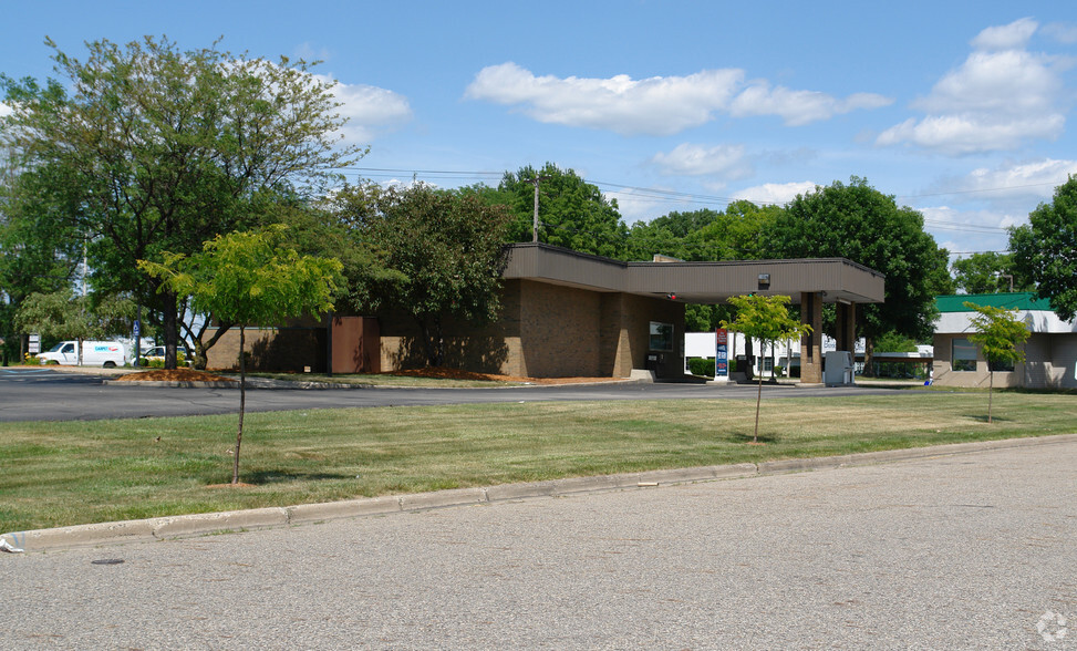 5101 N Grand River Ave, Lansing, MI for sale - Building Photo - Image 2 of 3