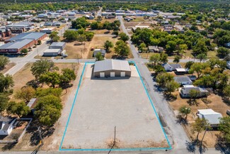 Plus de détails pour 210 W Walnut St, Nocona, TX - Industriel à vendre