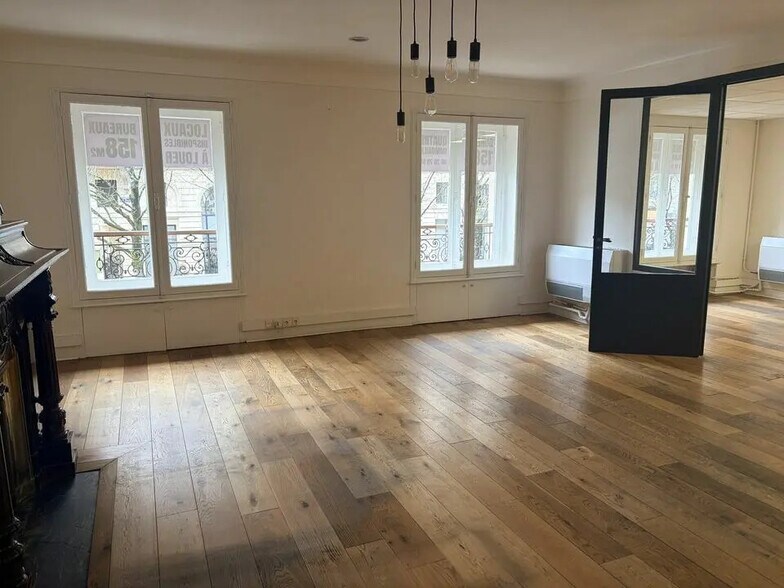 Office in Bordeaux for lease - Interior Photo - Image 2 of 8