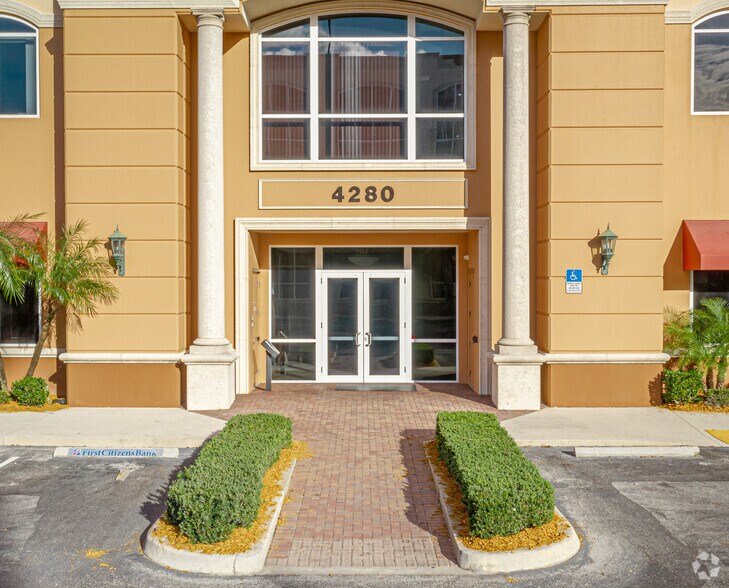 4280 Professional Center Dr, Palm Beach Gardens, FL à vendre - Photo du bâtiment - Image 2 de 9