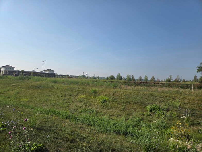 2221-2231 E Algonquin Rd, Algonquin, IL for sale - Building Photo - Image 3 of 6