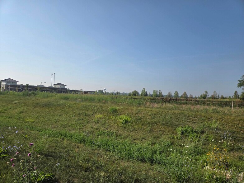 2221-2231 E Algonquin Rd, Algonquin, IL à vendre - Photo du bâtiment - Image 3 de 6