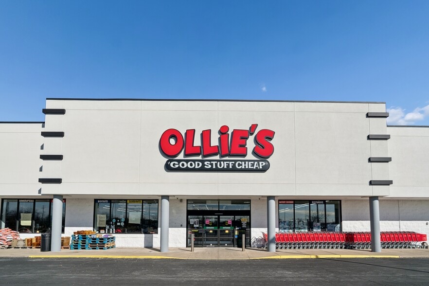 2350 Sycamore Rd, Dekalb, IL à louer - Photo du bâtiment - Image 1 de 18