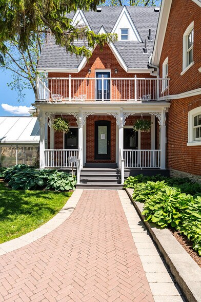 343 Main St E, Picton, ON à vendre - Photo du bâtiment - Image 3 de 47