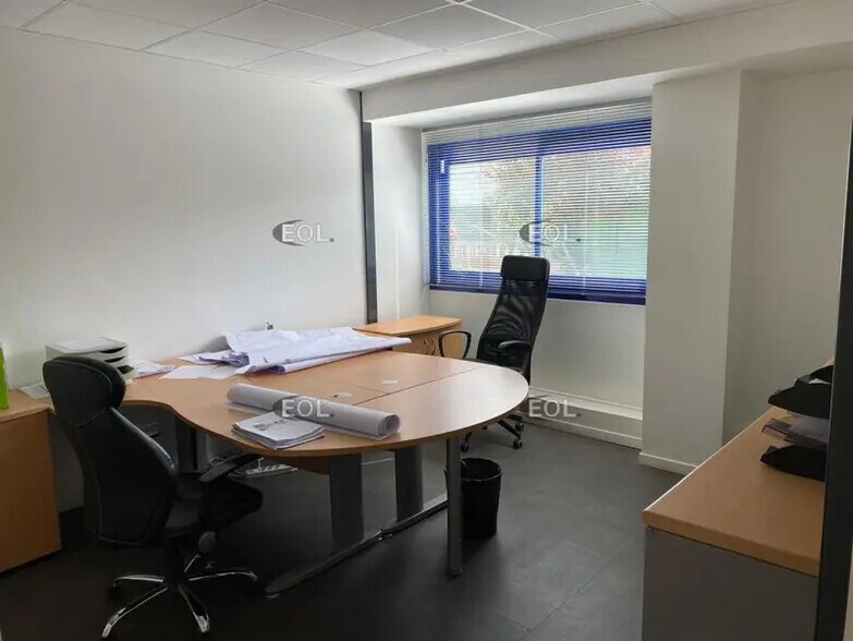 Industrial in Fontenay-Trésigny for sale - Interior Photo - Image 3 of 5