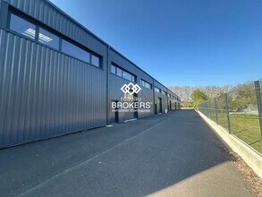 Flex dans Bernes-sur-Oise à louer Photo du bâtiment- Image 1 de 2