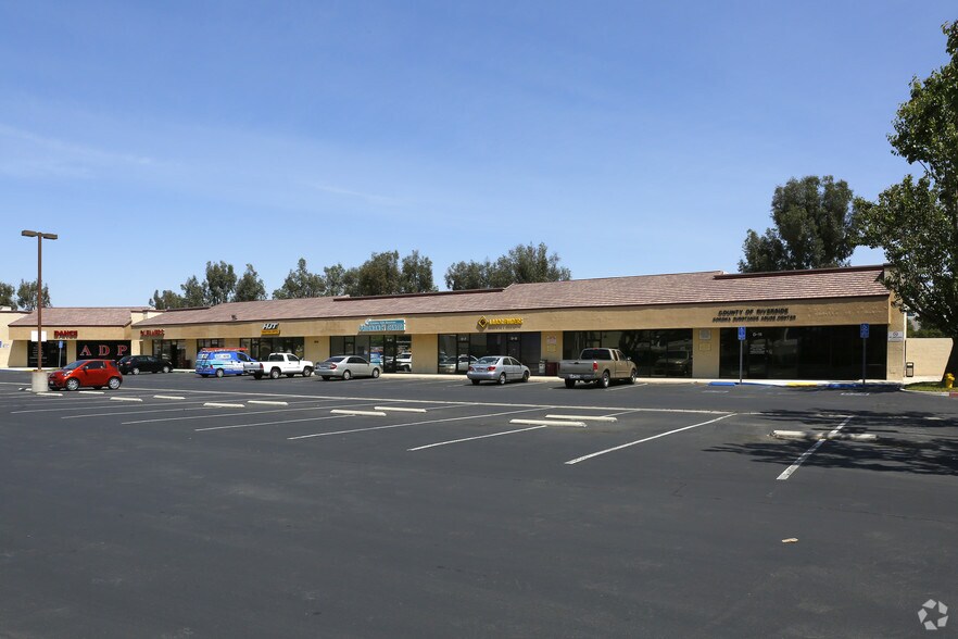 623 N Main St, Corona, CA à louer - Photo du bâtiment - Image 2 de 13