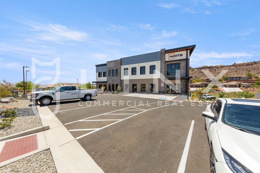 122 S Mall Dr, St George, UT à louer - Photo du bâtiment - Image 3 de 8