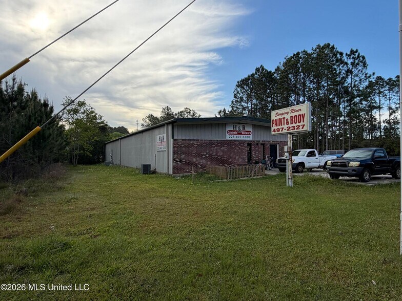 3200 Dolphin Dr, Gautier, MS à vendre - Photo du bâtiment - Image 3 de 11