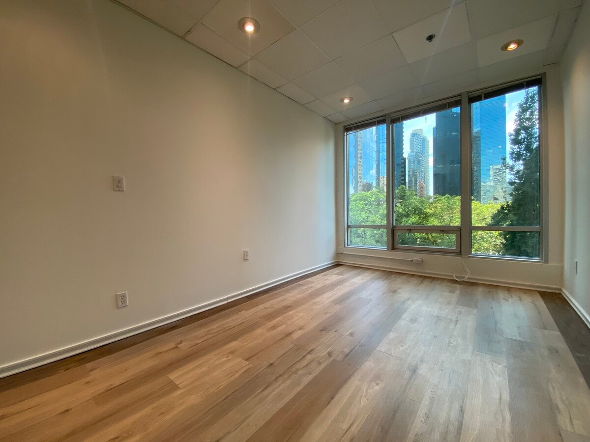 989 Nelson St, Vancouver, BC V6Z 2S1 - Unit 219 - - Interior Photo - Image 1 of 9