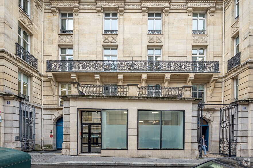 3-5 Rue Saint-Georges, Paris à louer - Photo du bâtiment - Image 2 de 5