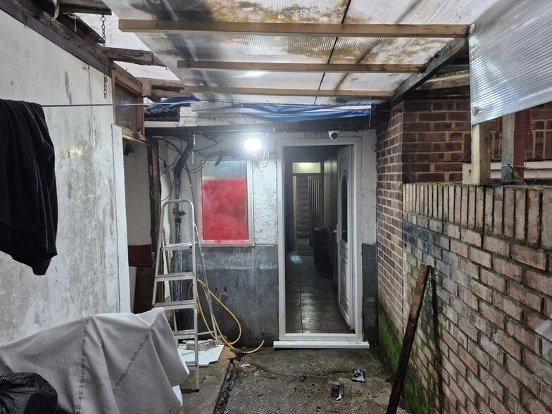 16 North Rd, Southall à vendre - Photo du bâtiment - Image 3 de 5