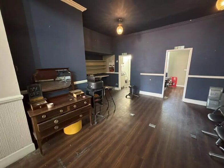 5 Blackheath Hl, London for lease - Interior Photo - Image 2 of 20