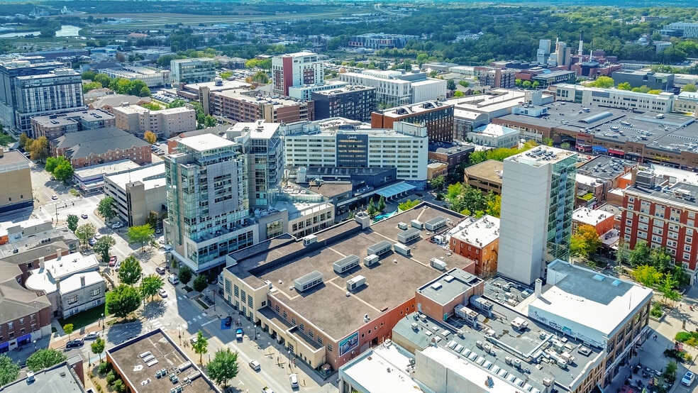 221 E College St, Iowa City, IA for sale - Building Photo - Image 3 of 7