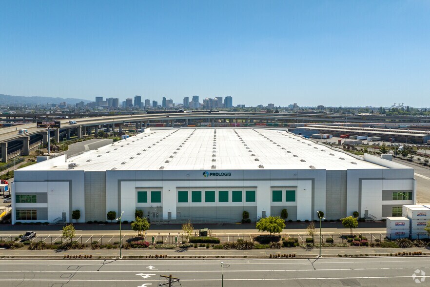 55 Admiral Robert Toney Way, Oakland, CA à louer - Photo du bâtiment - Image 2 de 10