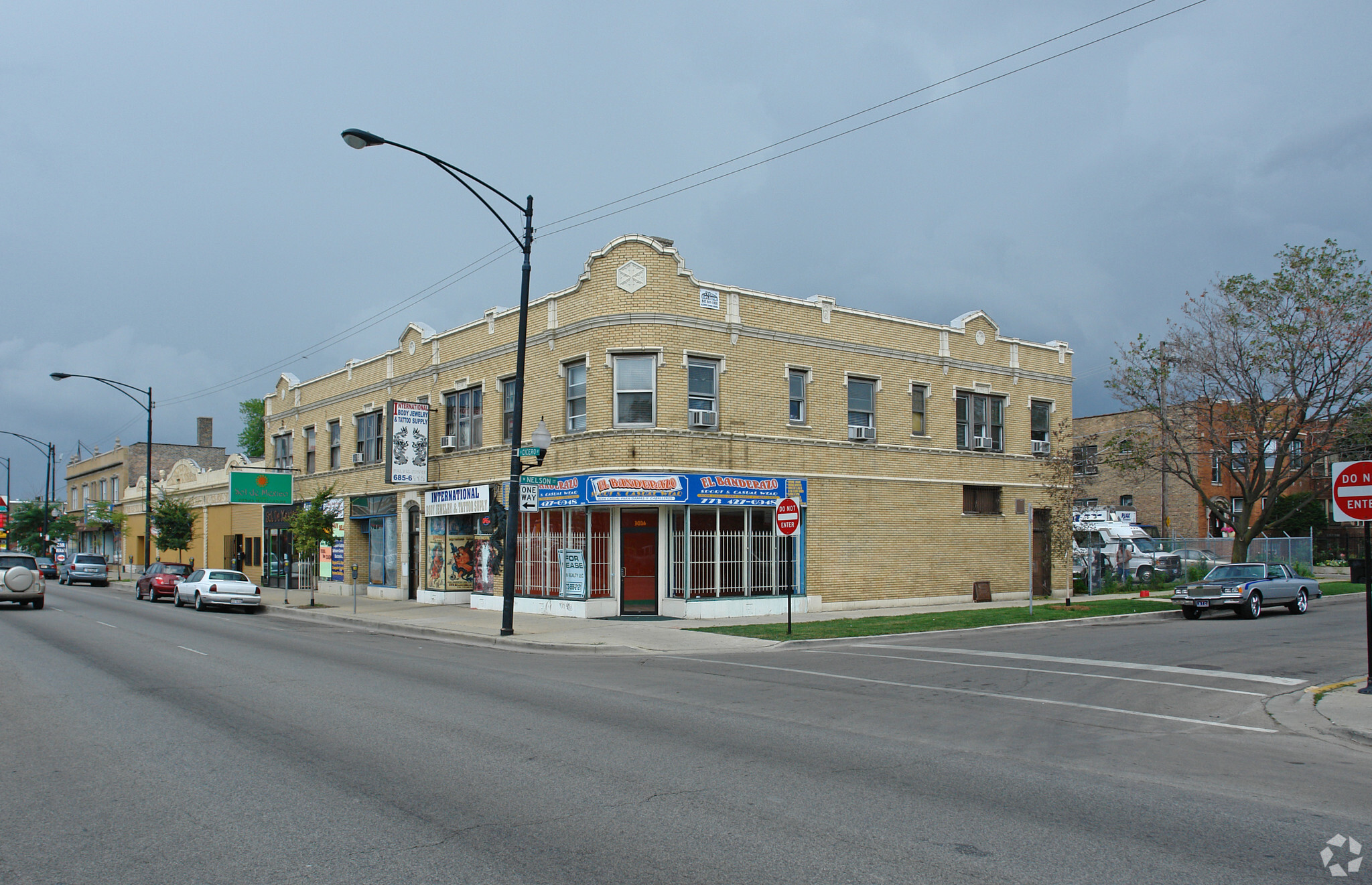 3018-3026 N Cicero Ave, Chicago, IL à louer Photo principale- Image 1 de 6