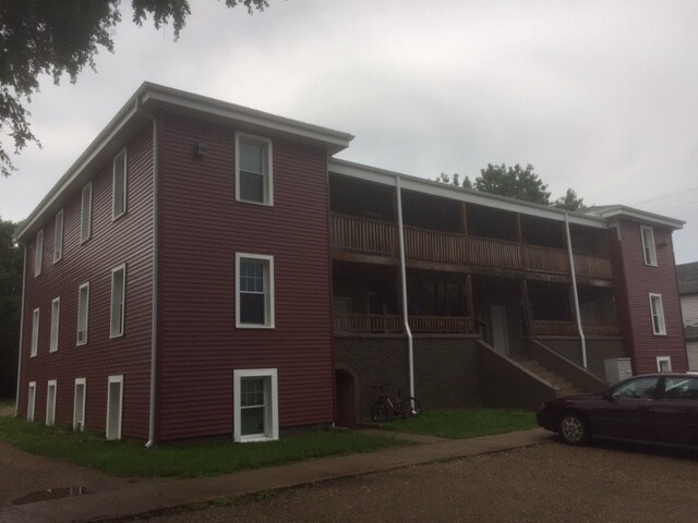 255 2nd St SW, Huron, SD à vendre - Photo du bâtiment - Image 3 de 17