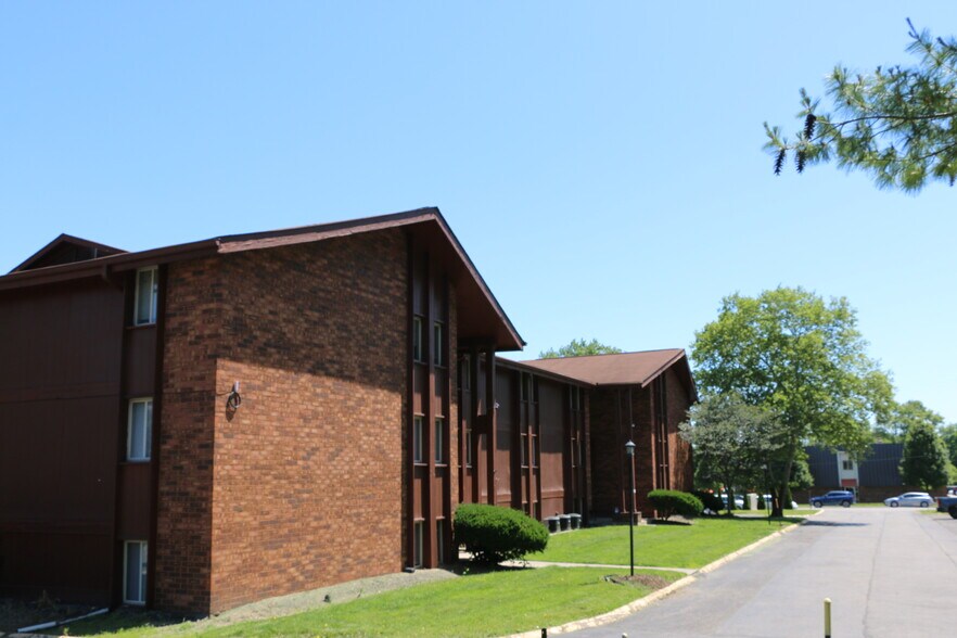 4443-4445 Mobile Dr, Columbus, OH à vendre - Photo du bâtiment - Image 2 de 12