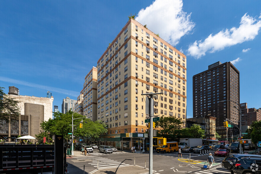 235 E 22nd St, New York, NY for sale - Primary Photo - Image 1 of 1