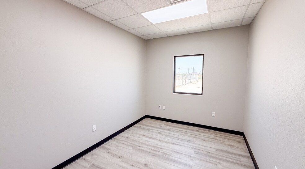 5713 W County 135 rd, Midland, TX à louer - Photo du bâtiment - Image 2 de 25