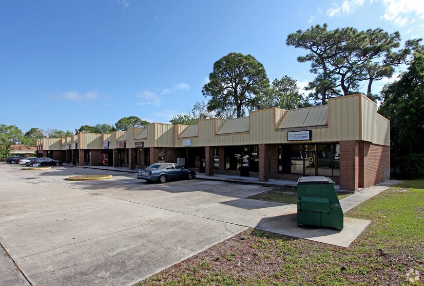 2715 N Harbor City Blvd, Melbourne, FL à louer - Photo du bâtiment - Image 3 de 3