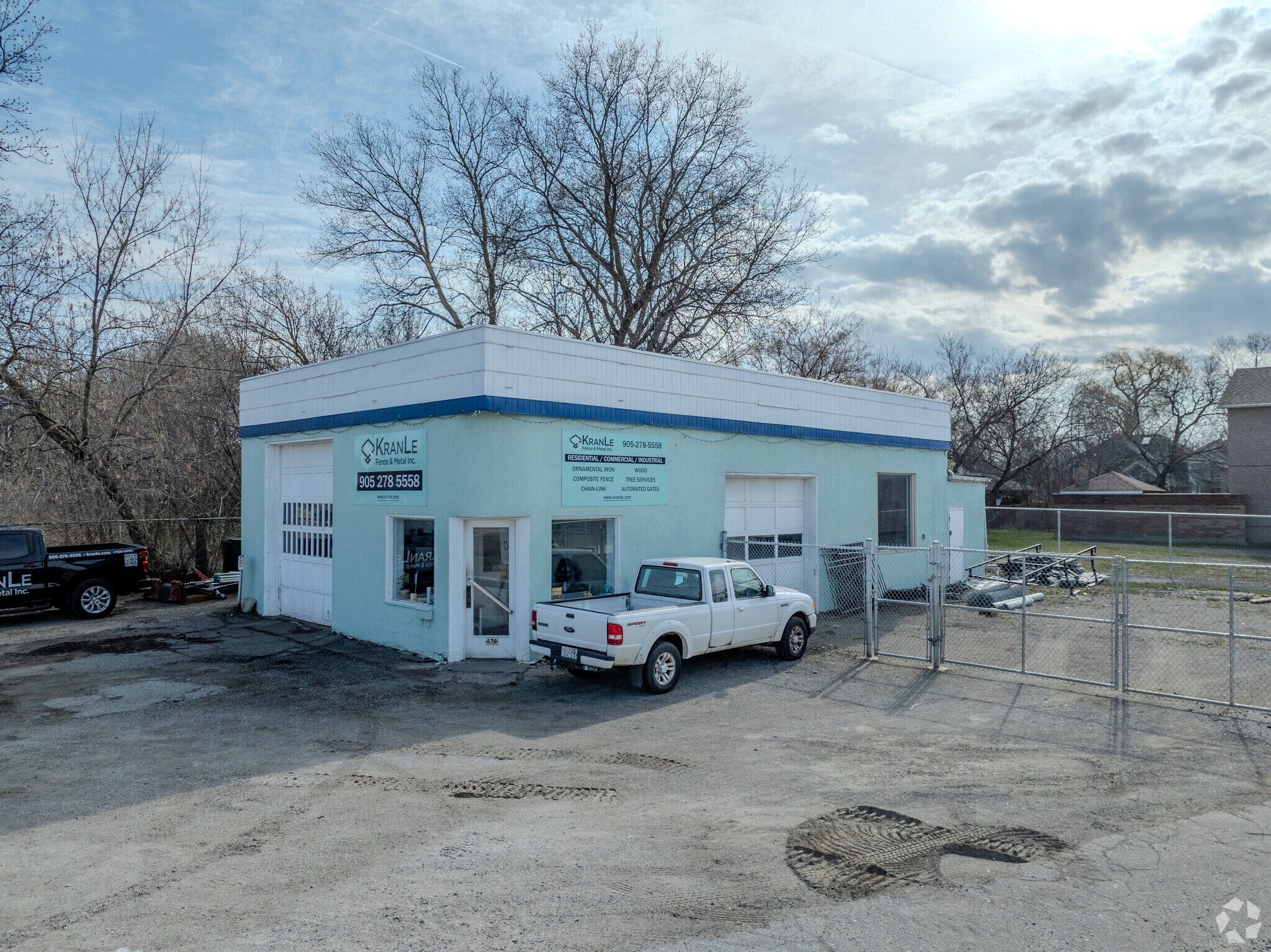 570 Lakeshore Rd E, Mississauga, ON for lease Primary Photo- Image 1 of 7