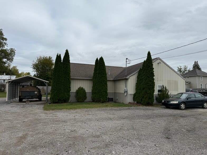 1118 Sherman St, Bucyrus, OH à vendre - Photo du bâtiment - Image 2 de 10