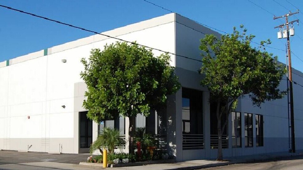 4578 E 49th St, Vernon, CA à louer - Photo principale - Image 2 de 5