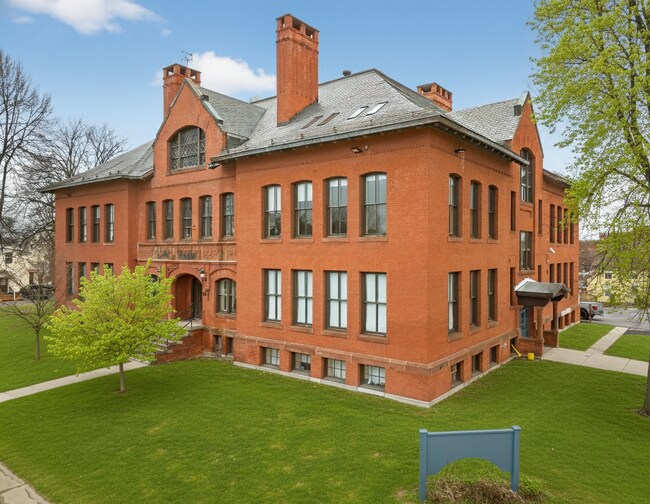 More details for 27 Washington St, Westfield, MA - Multifamily for Sale