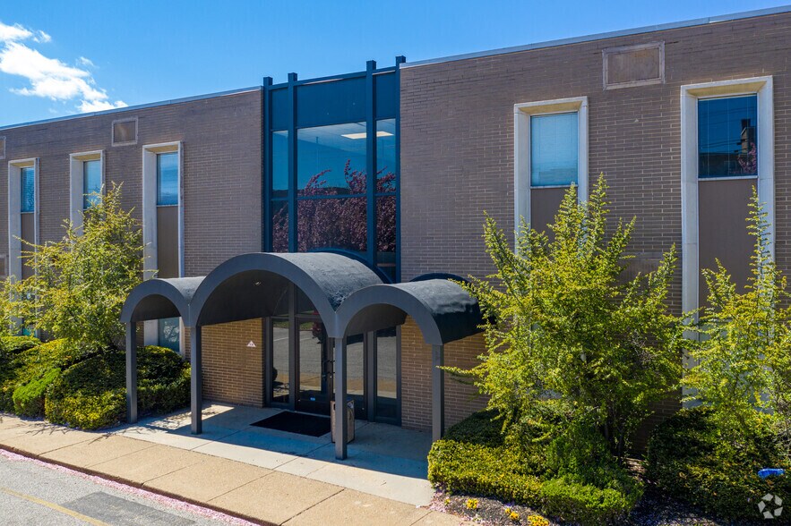 1050 Kings Hwy N, Cherry Hill, NJ à louer - Photo du bâtiment - Image 2 de 4