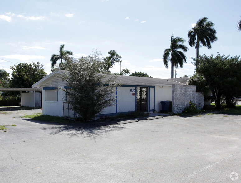 1741 Colonial Blvd, Fort Myers, FL for sale - Primary Photo - Image 1 of 1