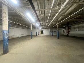 39 Meade St, Trenton, NJ for lease Interior Photo- Image 2 of 7