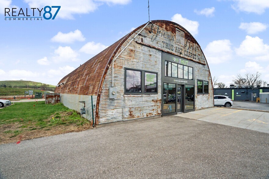44 17th Ave SW, Cedar Rapids, IA à louer - Photo du bâtiment - Image 2 de 19